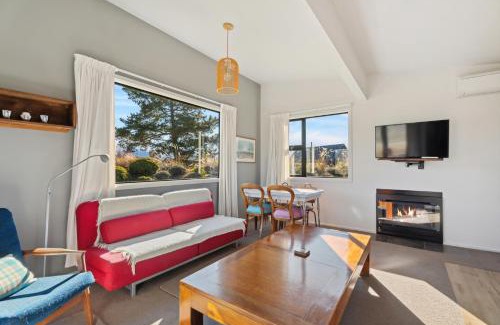 Mount Pisa House | Olive Cottage - Cromwell Holiday Home