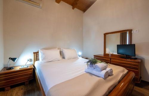 Oichalia House | Olive Grove Getaway