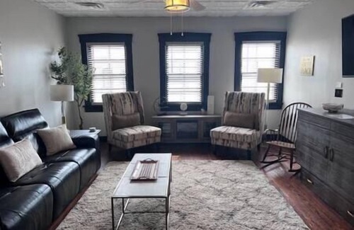Hermann Apartment | Olive Hutch Upstairs Apartment