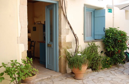 Gavalochori Cottage | Olive Pickers Sleeps 5 (2 Bedrooms)