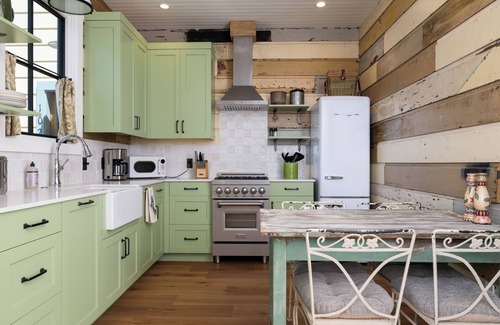 Los Alamos Apartment | Olive residence, located downtown between the Union Hotel and Bells restaurant.
