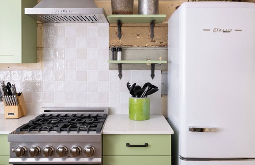Los Alamos Apartment | Olive residence, located downtown between the Union Hotel and Bells restaurant.