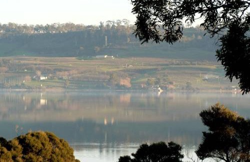 Windermere House | Olive's Cottage and Gardens - MESMERISING VIEWS