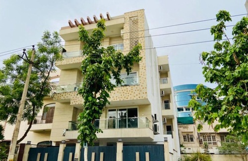 DLF City Apartment | Olive Studio Cybercity | Lift, Balcony, Mg Road