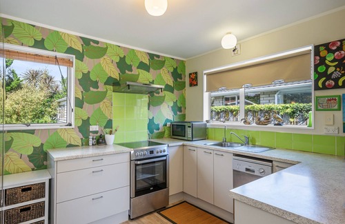 Paraparaumu Beach House | Olive Terrace - Paraparaumu Holiday Home