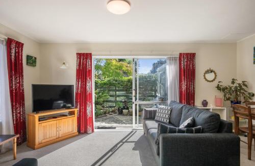 Paraparaumu Beach House | Olive Terrace - Paraparaumu Holiday Home