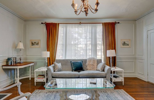 Greater Belhaven Apartment | “Olive”-Tranquil Apartment in historic Belhaven.