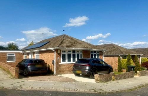 Brighton House | Olive Tree Brighton-Bright & Spacious 4 bedroom home with Garden & Free parking