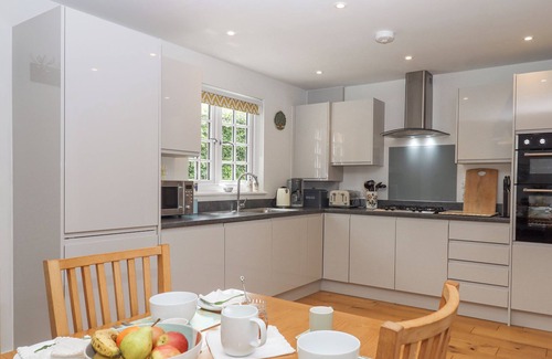 Aylesbeare Cottage | OLIVE TREE COTTAGE, family friendly, with open fire in Aylesbeare