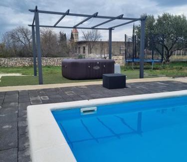 Drinovci Villa | Olive Tree House with Jacuzzi, WiFi and 40m2 pool