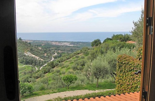 Capri Leone Cabin | OLIVE TREE CHALET: wi-fi garden bbq veranda amazing sea and hills view