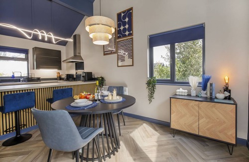 Selby Cottage | Olive Tree Lodge - sleeps 2 guests in 1 bedroom