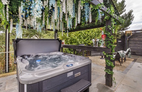 Selby Cottage | Olive Tree Lodge - sleeps 2 guests in 1 bedroom