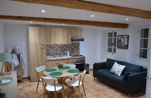 Mormoiron Apartment | Olive trees - 1 bedroom, parking, terrace, private entrance, garden view, swimming pool