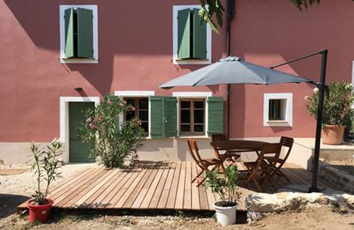 Mormoiron Apartment | Olive trees - 1 bedroom, parking, terrace, private entrance, garden view, swimming pool