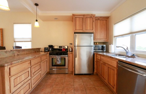 Paso Robles Cottage | Olive with a Twist-Right in the Heart of Paso Robles on the West Side!