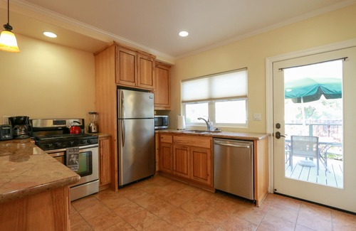 Paso Robles Cottage | Olive with a Twist-Right in the Heart of Paso Robles on the West Side!