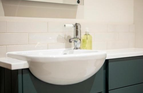 Shefford Woodlands House | Olivers Barn - Uk42081