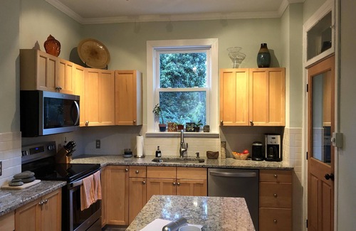 Downtown Apartment | “Oliver’s Retreat”.1882 Private Downtown Apartment in Historic Frederick