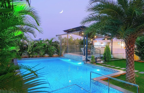 Chevella Villa | Olivewood Villa A 3BHK Farmstay with Private Pool by Homeyhuts