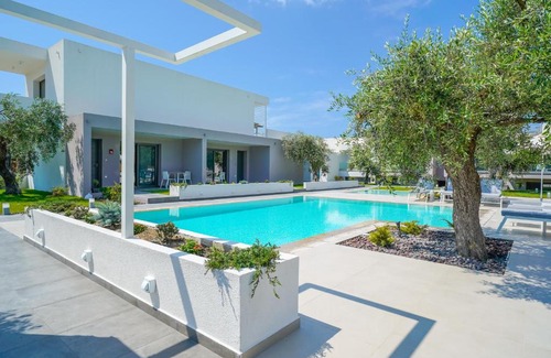 Potos Villa | Olivia Resort