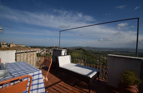 Acquaviva Picena House | Olli Palace - medieval building