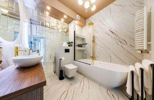 Rzeszow Apartment | OLSZYNKI PARK- SkyV Luxury Premium Apartment with View, City Centre by StayNest