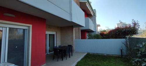 Marina di Montenero House | OLTRE CONFINE fronte mare