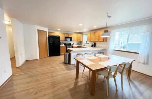 Hoodsport House | Olympic Base Camp: Pet friendly & spacious 4 bedroom home w/hot tub