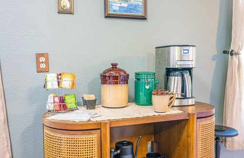 Sekiu House | Olympic Retreat:3 BR, detached cottage & hot tub close to Olympic National Park!