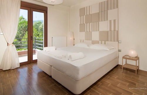 Paralia Pantaleimonos Villa | Olympus Villas