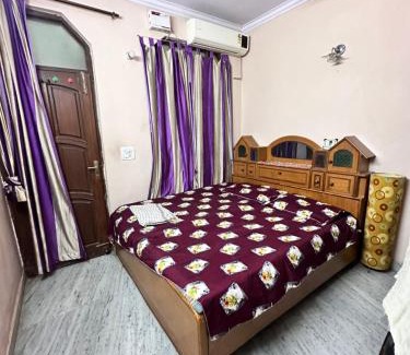 Karol Bagh Apartment | Om kuteer