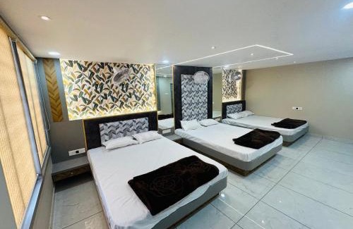 Ujjain Hotel | Om Shree Palace