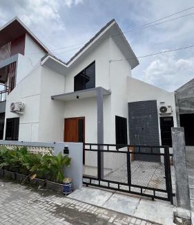 Colomadu House | Omah Gedongan Homestay