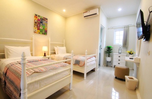 Semarang House | Omah Madam Bed & Breakfast