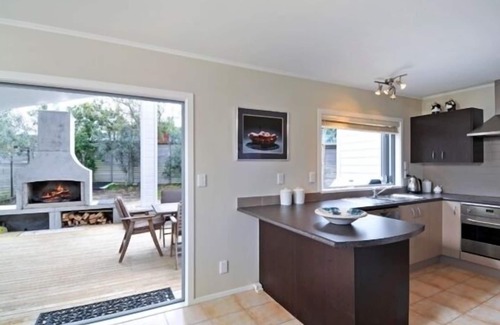 Omaha House | Omaha Escape Holiday Bach