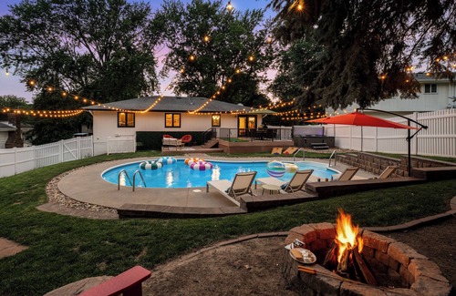 Leawood Southwest House | Omaha Oasis! Pool, Hot Tub, Mini Golf, Bar, Games