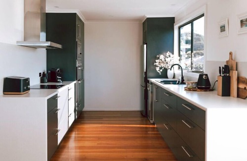 Scamander House | Omaru Beach House Scamander - Pet Friendly