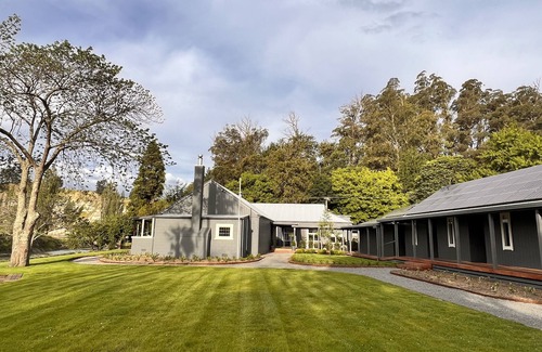 Puketapu House | Omatua - Riverside accommodation, events and functions.
