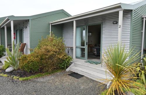 Cape Foulwind Hotel | Omau Settlers Lodge Motel