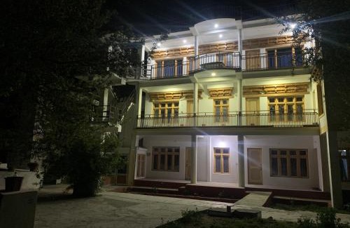 Hundur House | OMBAY GUESTHOUSE