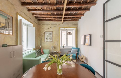 Rione XIV Borgo Apartment | Ombrellari Brand New Apartment