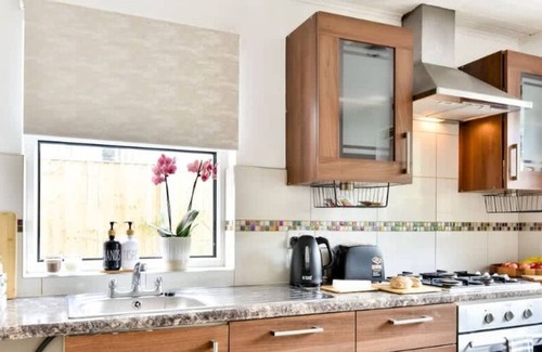 Hanwell House | Omega @ Hanwell | Single Room