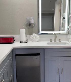 Alhambra Hotel | Omeo Suites