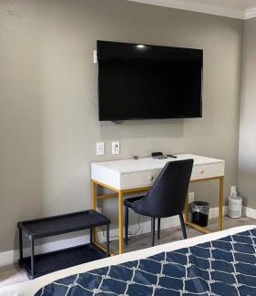 Alhambra Hotel | Omeo Suites