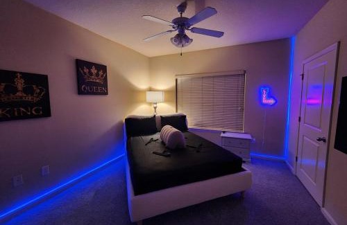 Executive Park Apartment | OMG! Adults Only Fun - Word of the Day Pineapples Sleeps 3 Maybe 4 Wink Wink - INSTANT BOOKING Pools & Clubhouse still Open