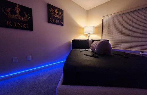 Executive Park Apartment | OMG! Adults Only Fun - Word of the Day Pineapples Sleeps 3 Maybe 4 Wink Wink - INSTANT BOOKING Pools & Clubhouse still Open