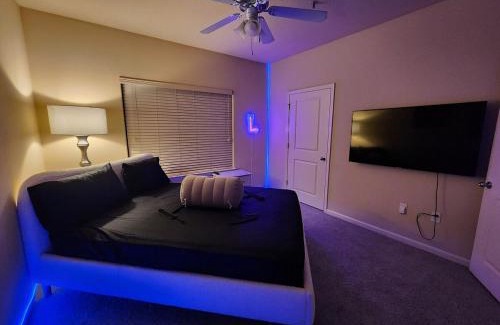 Executive Park Apartment | OMG! Adults Only Fun - Word of the Day Pineapples Sleeps 3 Maybe 4 Wink Wink - INSTANT BOOKING Pools & Clubhouse still Open