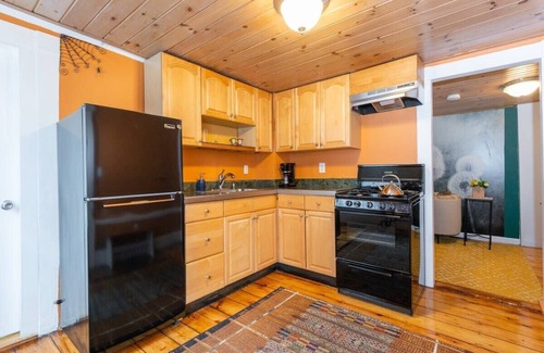 Salem Apartment | *Omi's Witch House|1Br|Hocus Pocus|Downtown Salem