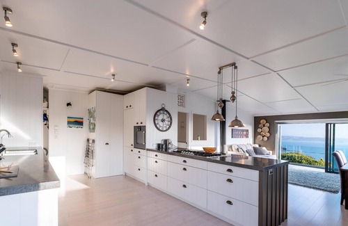 Omiha House | Ōmiha Oasis - Ōmiha Oasis is a premium family holiday home with spectacular views and wonderful amenities set in the tranquil surroundings of Ōmiha (Rocky Bay), Waiheke Island. The property has three bedrooms and two bathrooms, making it perfect for